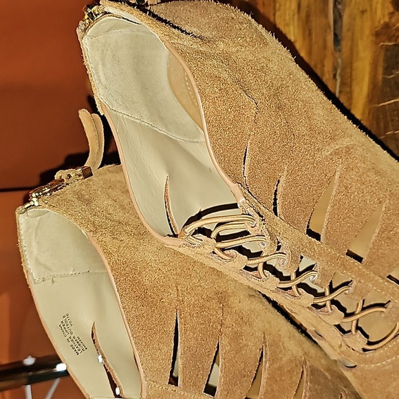 MICHAEL KORS- Women's Size 9 Elsie Mid Suede Elastic Strap Block Heel - Picture 9 of 13